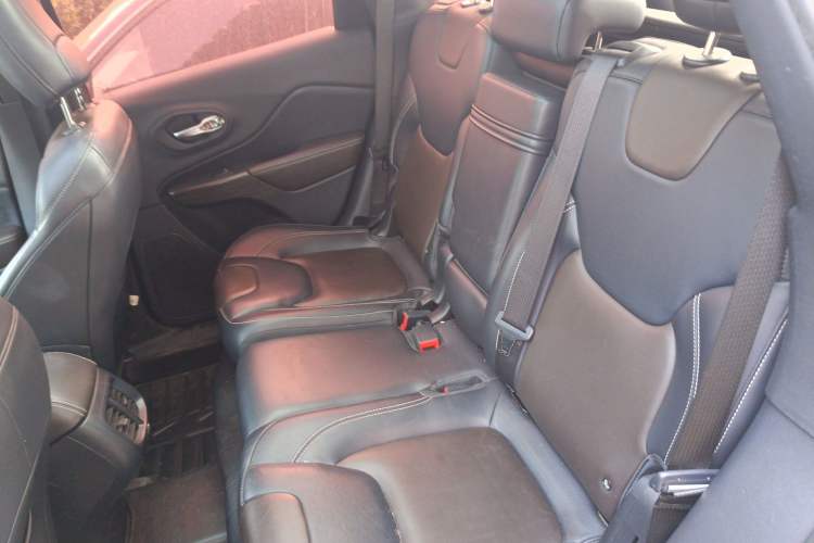 Used Jeep Cherokee 2017 2.0L Superior Edition