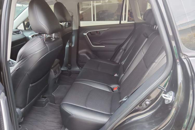 Used Toyota Wildlander 2023 2.0L CVT Two-Wheel Drive Leading Edition Left Rear Seat