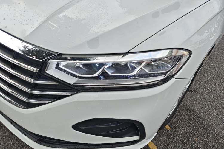 Used Volkswagen Lavida 2023 1.5L Automatic De Yi Edition Left Front Headlight