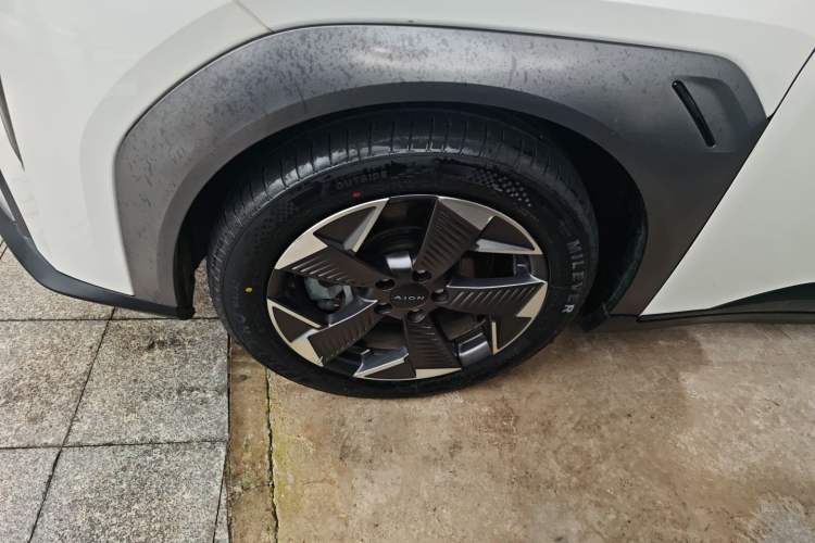 Used AION Y 2022 70 Intelligent Edition Lithium Iron Phosphate Left Front Wheel Hub