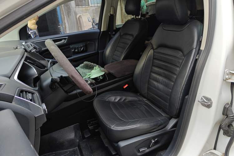 Used Ford Edge 2016 EcoBoost 245 Two-Wheel-Drive Titanium 7-Seater
