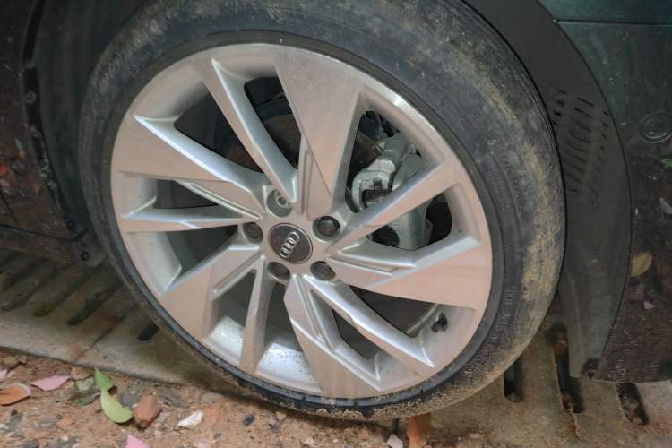 Used Audi A3 2021 A3L Limousine 35 TFSI Luxury Prestige Edition Right Front Wheel Hub