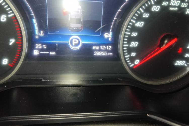 Used Hongqi H5 2022 Classic Model Facelift 1.8T Automatic Smart Connect Flagship Edition Odometer Close Up