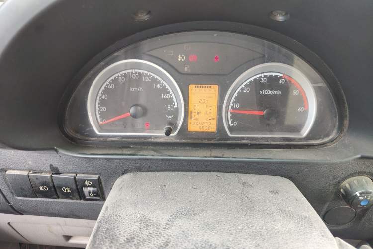 Used Dongfeng Yufeng 2018 2.5T Logistics Vehicle A100 Long Wheelbase High Roof 5-9 Seater China V Emission Standard ZD25 Instrument Cluster