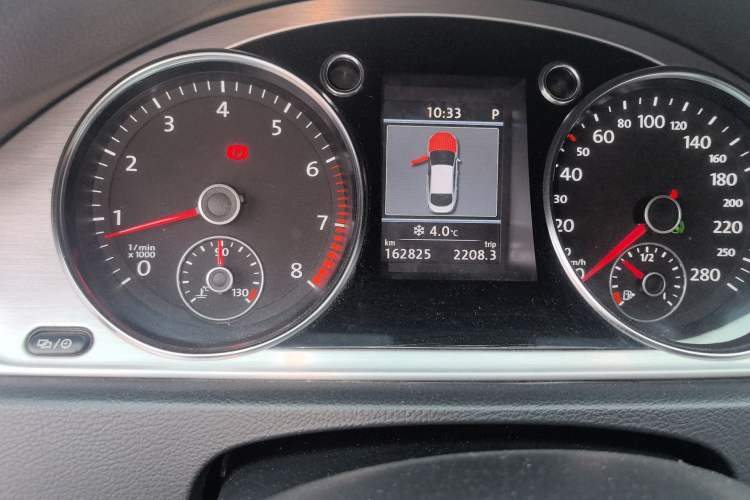 Used Volkswagen FAW-Volkswagen CC 2013 1.8TSI Luxury Model Odometer Close Up