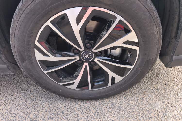 Used BYD Song Pro New Energy 2025 Second-Generation Intelligent Driving Version DM-i 115KM Superior Trim Right Front Wheel Hub