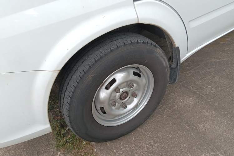 Used JMC Fushun 2023 2.0T Manual Short-Wheelbase Mid-Height Commercial Multi-Purpose 5-Seater Passenger Vehicle Exterior 4