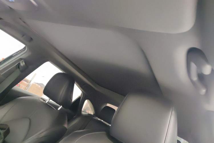 Used Toyota Avalon 2019 2.5L Touring Premium Version China VI Standard Headliner