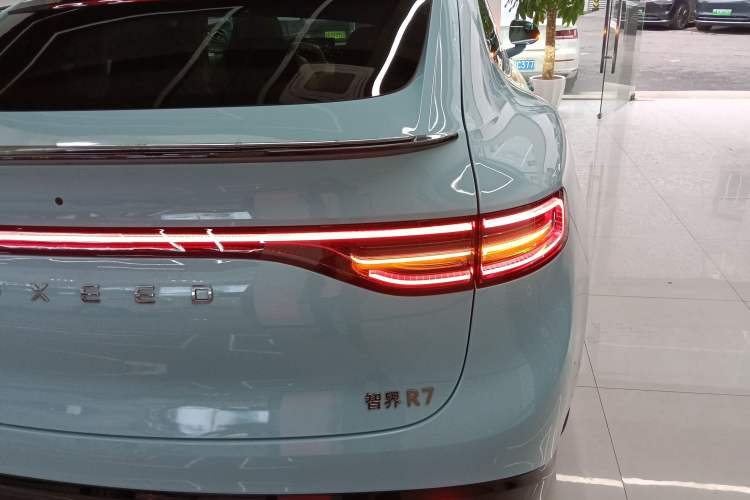 Used Hima Luxeed R7 2025 Range-Extended Version 251 km Max Right Rear Taillight