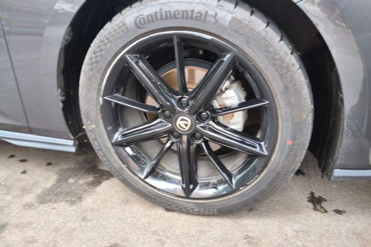 Used CHANGAN UNI-V 2022 1.5T Prestige Version Right Front Wheel Hub