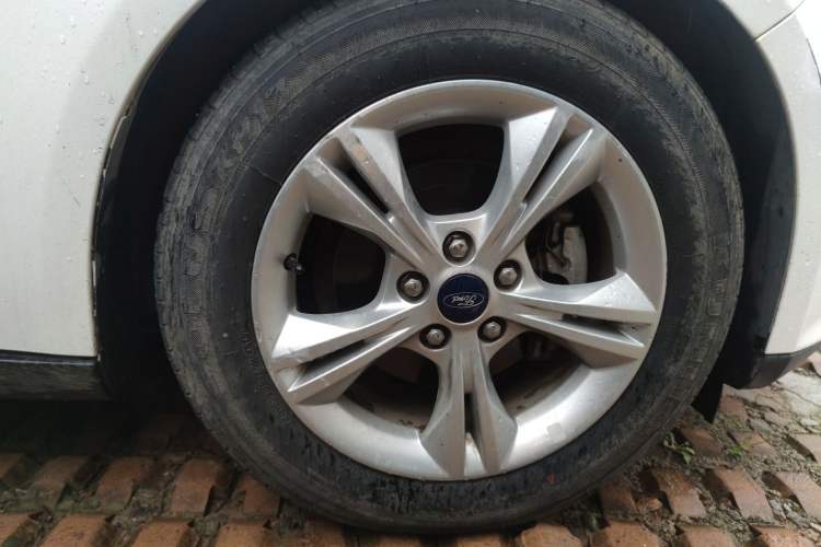 Used Ford Focus 2012 Sedan 1.6L Automatic Fashion Edition