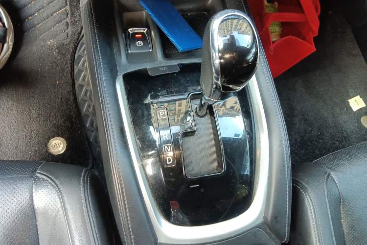 Used Nissan X-Trail 2017 2.5L CVT Luxury Edition 4WD Gear Lever