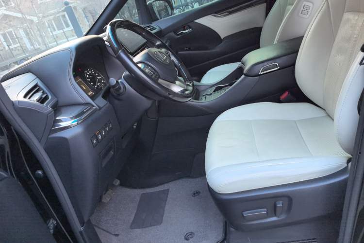 Used Lexus LM 2020 300h Seven-Seat Elegant Edition