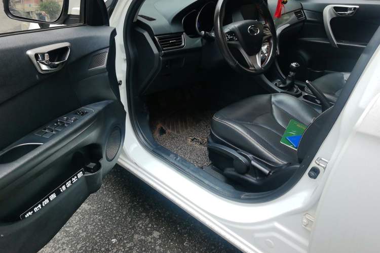 Used Soueast V6 Lingshi 2014 1.5L Manual Luxury Edition for Women Driver Seat