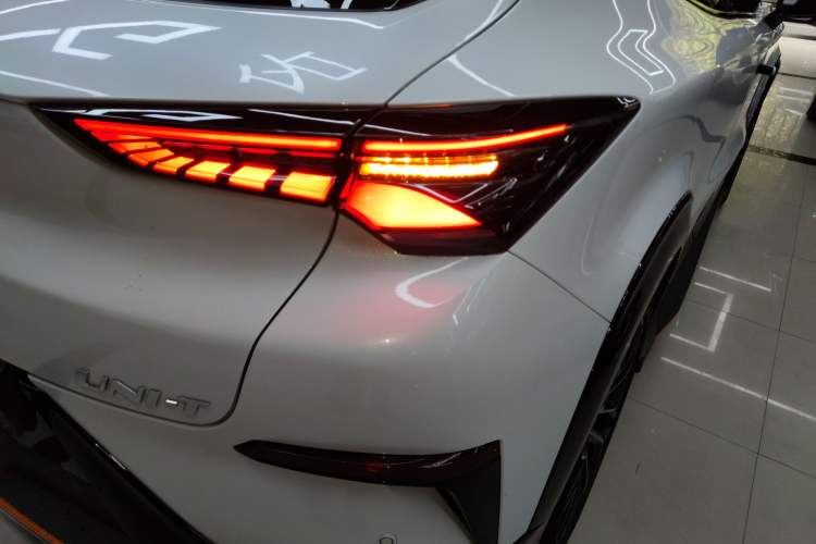 Used CHANGAN UNI-T 2022 1.5T Sport Edition Premium Version Right Rear Taillight