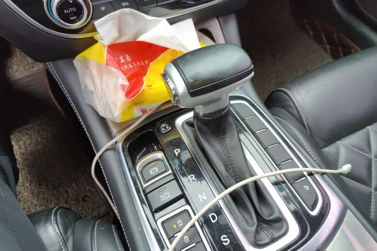 Used GAC Trumpchi GA8 2017 280T Deluxe Edition Gear Lever