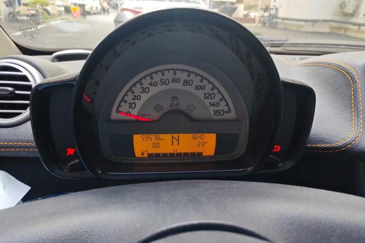 Used smart fortwo 2015 1.0 MHD Spark Special Edition
