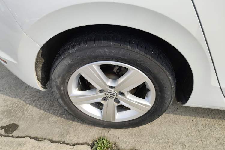 Used Volkswagen Golf Sportsvan 2018 1.6L Automatic Comfort Model Right Rear Wheel Hub