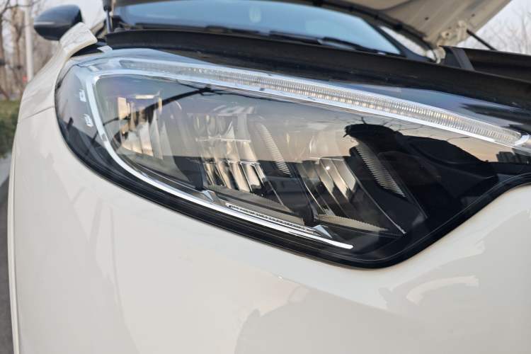 Used Mercedes-Benz GLC Coupe 2024 GLC 300 4MATIC Coupe SUV Right Front Headlight