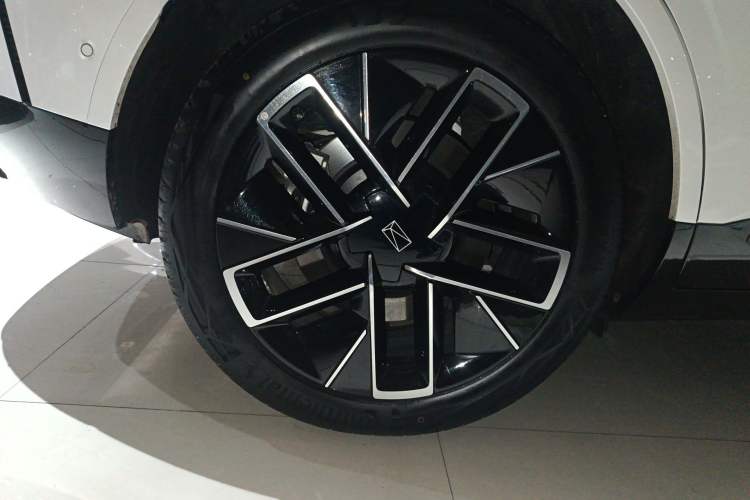 Used Avatr 11 2025 Year Updated Max Extended-Range Version
