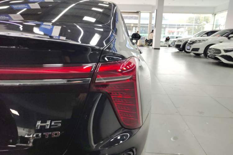 Used Hongqi H5 2025 2.0T Automatic Flag Edition – 500 000 Units Commemorative Version
