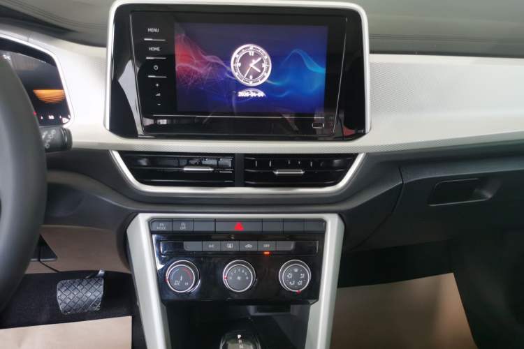 Used Volkswagen T-ROC 2024 280TSI DSG Two-Wheel-Drive Time Edition Audio And AC Panel