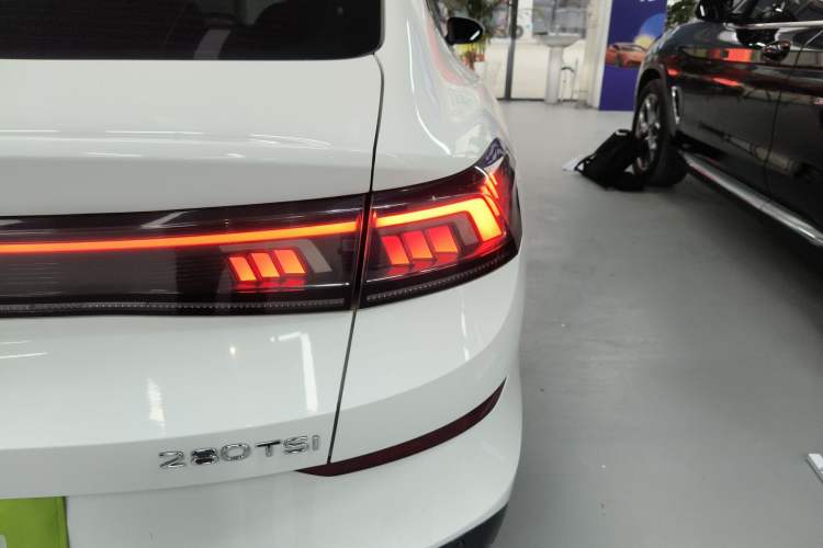 Used Volkswagen Lamando 2022 Lingdu L 280TSI DSG Spicy Edition Right Rear Taillight