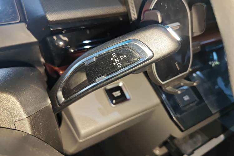 Used Farizon Super VAN 2025 Yucheng Action-Pak, Short-Axle 68kWh ZhiXin, 5-seater
