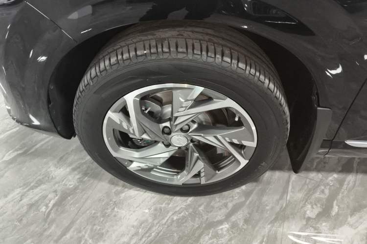 Used Hongqi HS3 PHEV 2024 PHEV 115km Jingwei Edition Left Front Wheel Hub