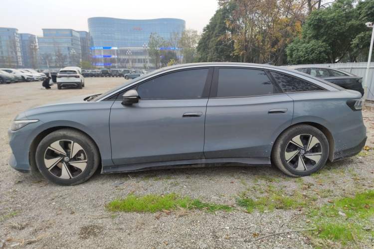 Used Volkswagen ID.7 VIZZION 2024 AIR model
