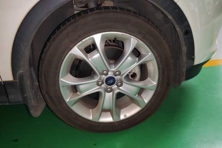 Used Ford Kuga 2015 2.0L GTDi Four-Wheel-Drive Sport Model
