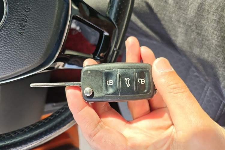 Used Volkswagen Polo 2014 1.6L Cross Polo Automatic Vehicle Key