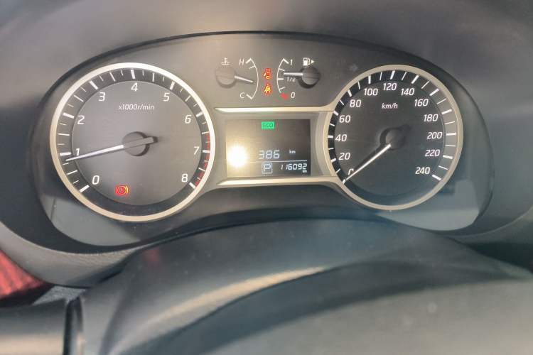 Used Nissan Lannia 2016 1.6L CVT Smart Cool Edition Odometer Close Up