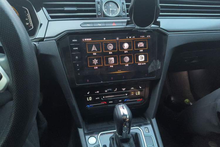 Used Volkswagen Magotan 2020 380TSI DSG Luxury Version Audio And AC Panel