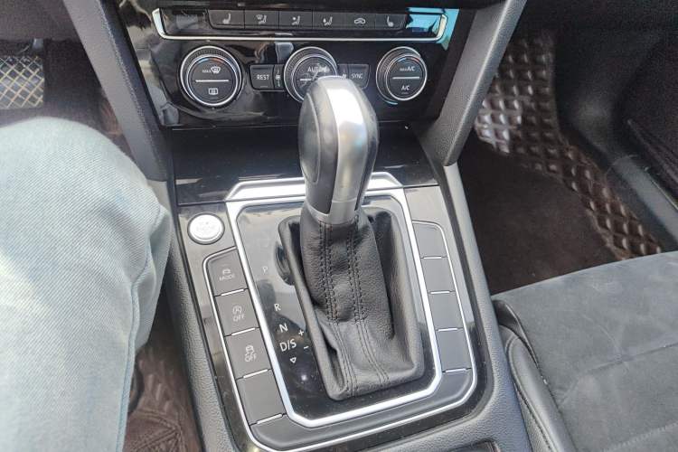 Used Volkswagen Variant 2017 380TSI Two-Wheel Drive Comfort Edition
