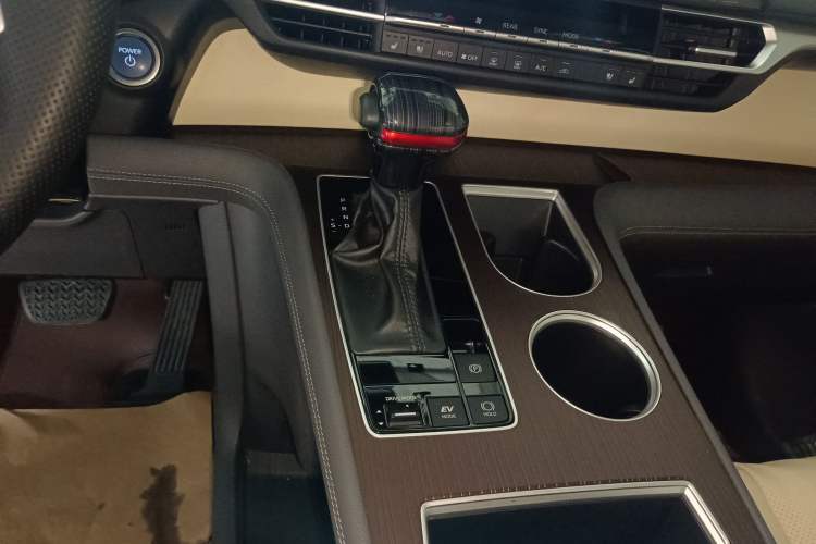 Used Toyota Granvia 2023 2.5L Hybrid Luxury Edition