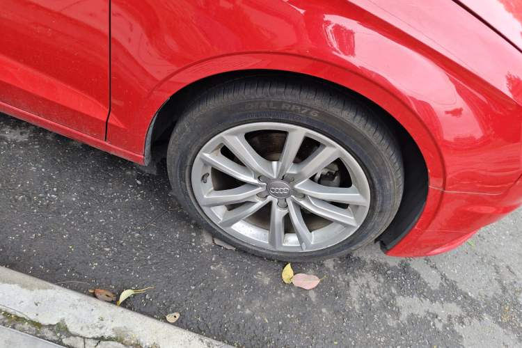 Used Audi A3 2016 Limousine 35 TFSI Style Edition Right Front Wheel Hub