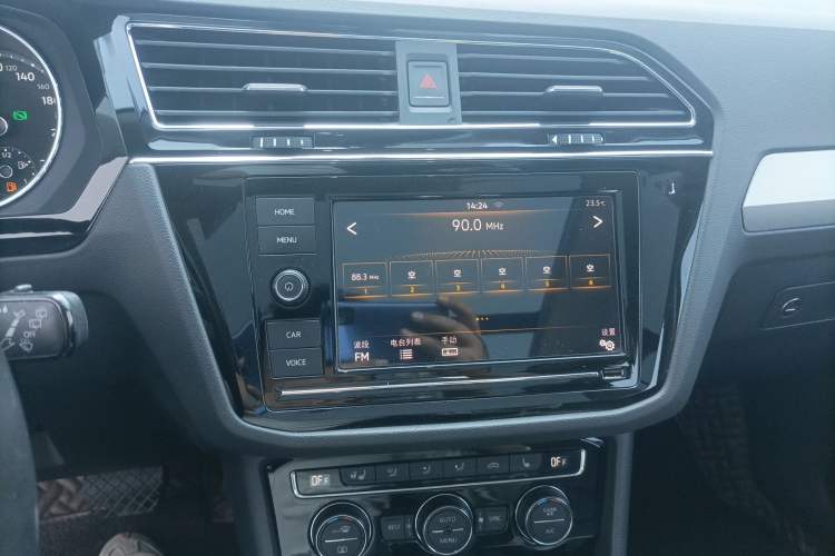 Used Volkswagen Tiguan L 2019 330TSI Automatic Two-Wheel Drive Smart Luxury Version China VI Standard Audio And AC Panel