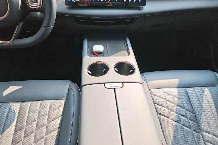 Used Baojun Enjoy 2025 Plug-in Hybrid 140km Luxury Edition Gear Lever