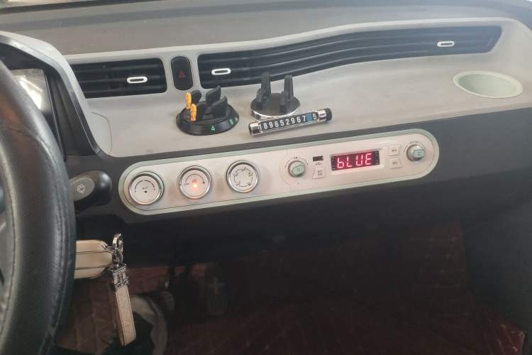 Used Wuling Hongguang MINIEV 2022 Macaron Premium Model – Lithium Iron Phosphate Audio And AC Panel