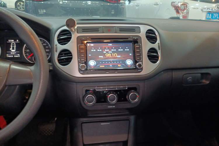 Used Volkswagen Tiguan L 2016 300TSI Automatic Two-Wheel Drive Trend Edition
