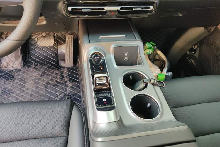 Used GAC Trumpchi E8 2024 Honor Series 2.0L Honor Edition Gear Lever