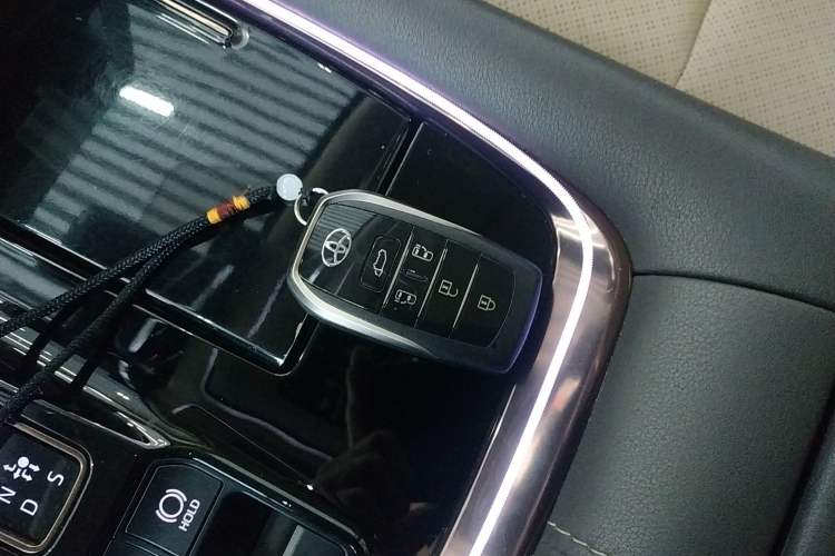 Used Toyota Vellfire 2024 Crown Dual-Engine 2.5L Ultimate Edition