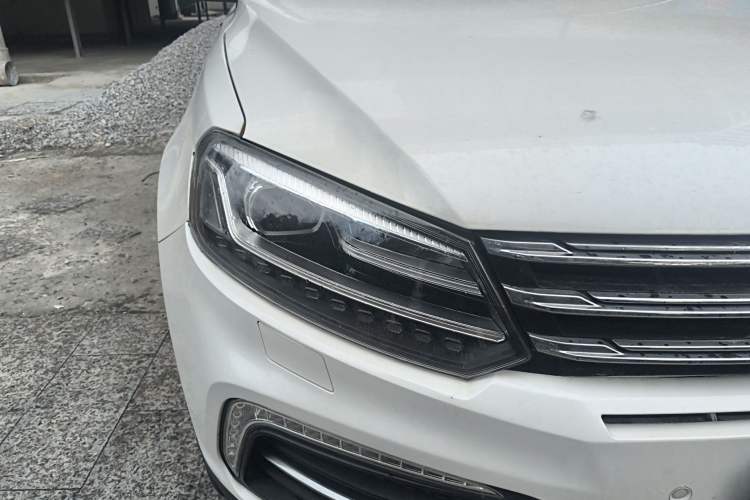 Used Zotye T600 Coupe 2017 1.5T Automatic Luxury Model Right Front Headlight