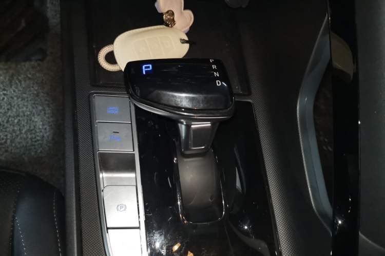 Used Hyundai Elantra 2023 1.5L CVT GLX Elite Edition Gear Lever