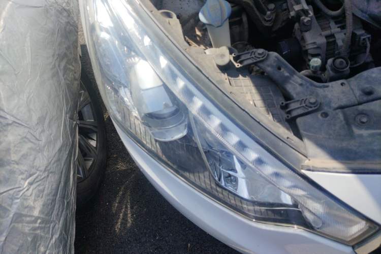 Used Kia K3 2013 1.6L Automatic Premium Right Front Headlight