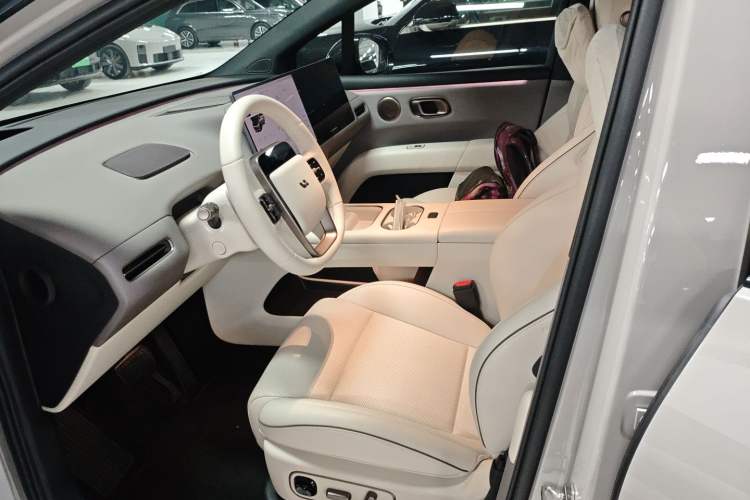 Used Li Auto i6 2025 Model Two-Wheel-Drive Standard Type
