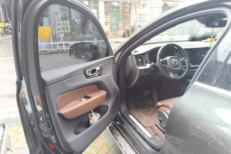 Used Volvo XC60 2021 T5 4x4 Smart Luxury Edition Driver Seat