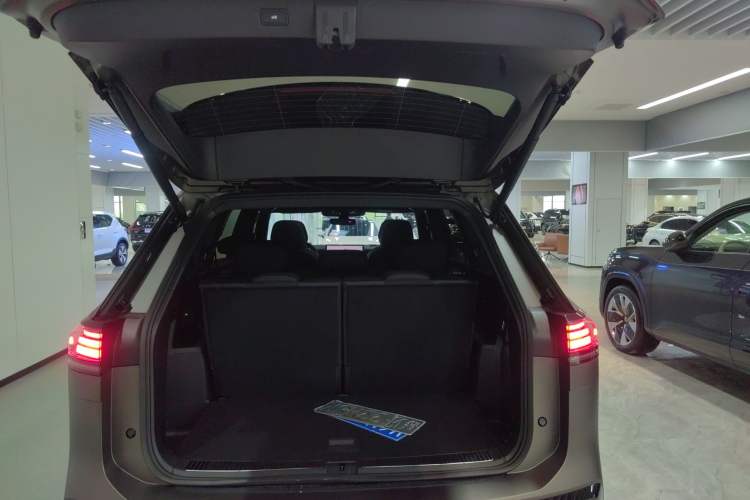 Used Volkswagen Teramont 2025 Tiguan Pro 450TSI Four-Wheel Drive Summit Edition Trunk