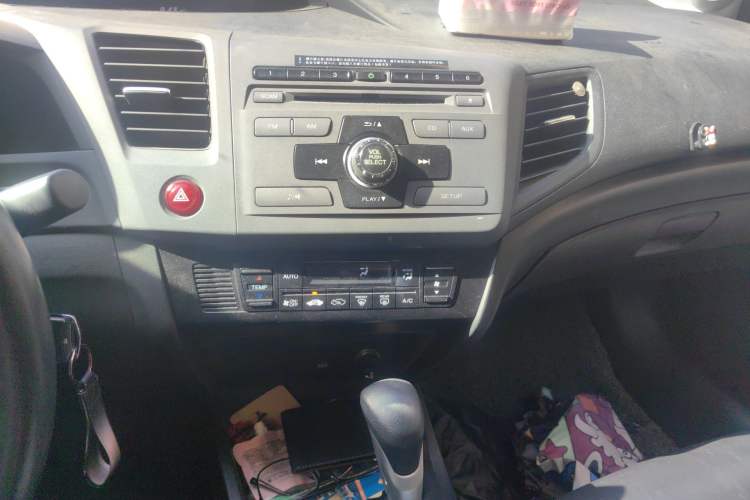 Used Honda Civic 2012 1.8L automatic luxury edition Audio And AC Panel
